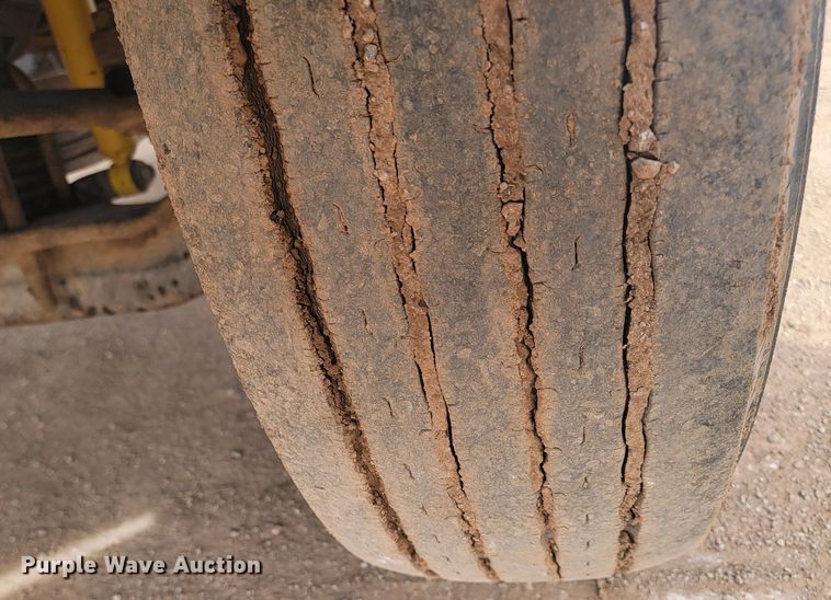 image for item LV9346 1992 Ford LTL9000  water truck