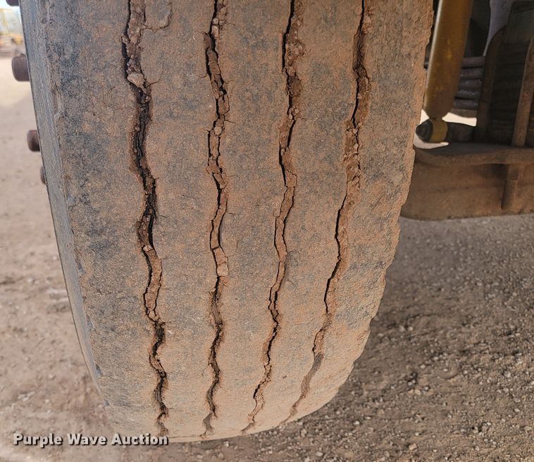 image for item LV9346 1992 Ford LTL9000  water truck