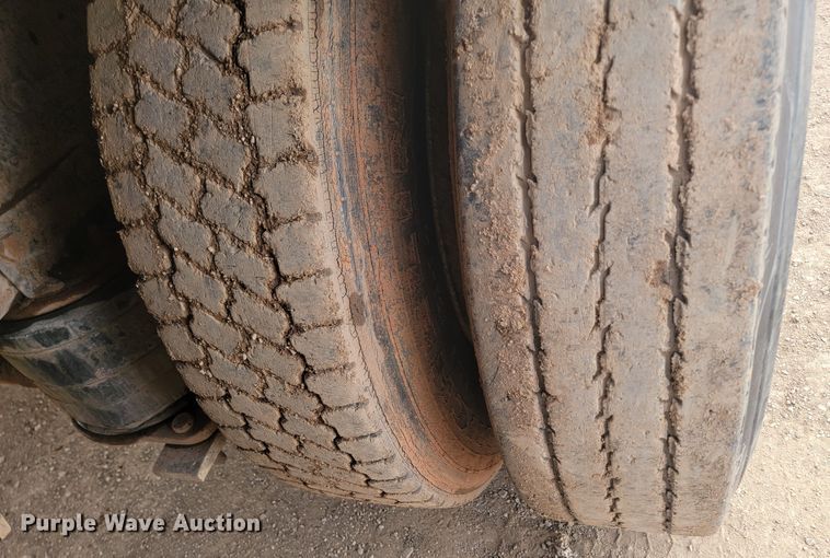 image for item LV9346 1992 Ford LTL9000  water truck