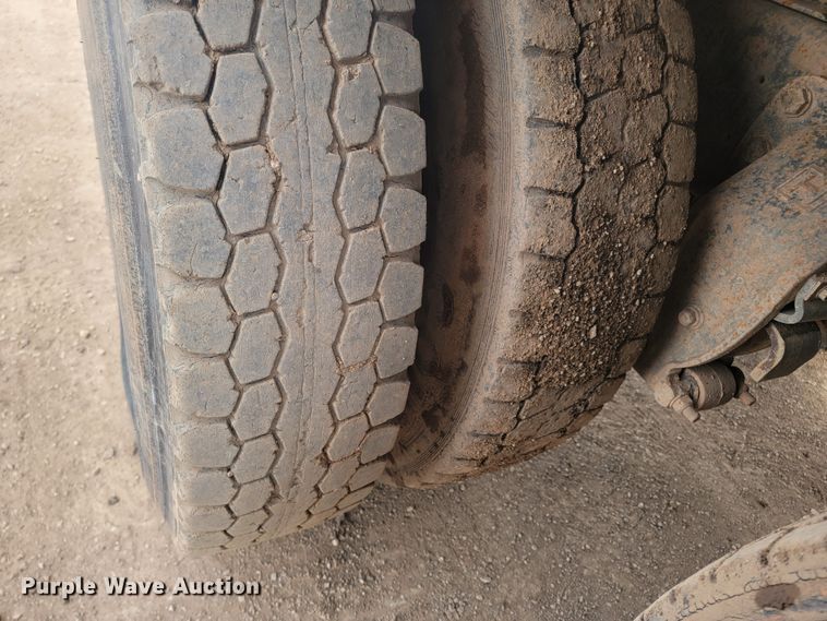 image for item LV9346 1992 Ford LTL9000  water truck