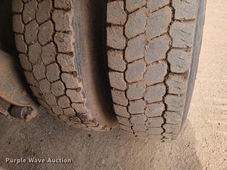 image for item LV9346 1992 Ford LTL9000  water truck