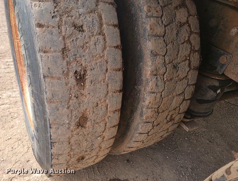 image for item LV9346 1992 Ford LTL9000  water truck