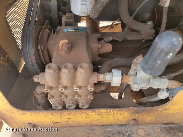 image for item LV9347 2002 Vermeer E550  vacuum excavator