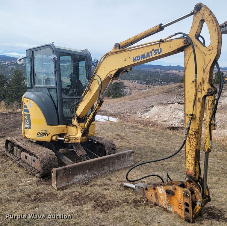 image for item LV9348 Komatsu PC35MR-2  mini excavator