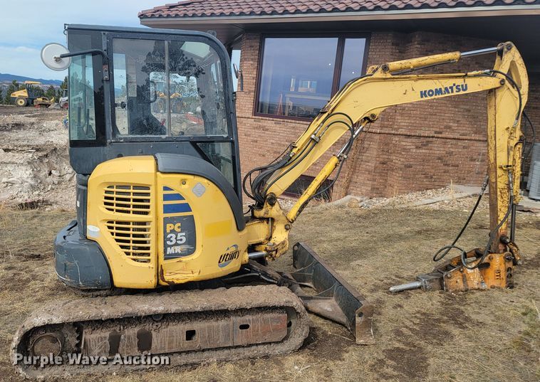image for item LV9348 Komatsu PC35MR-2  mini excavator