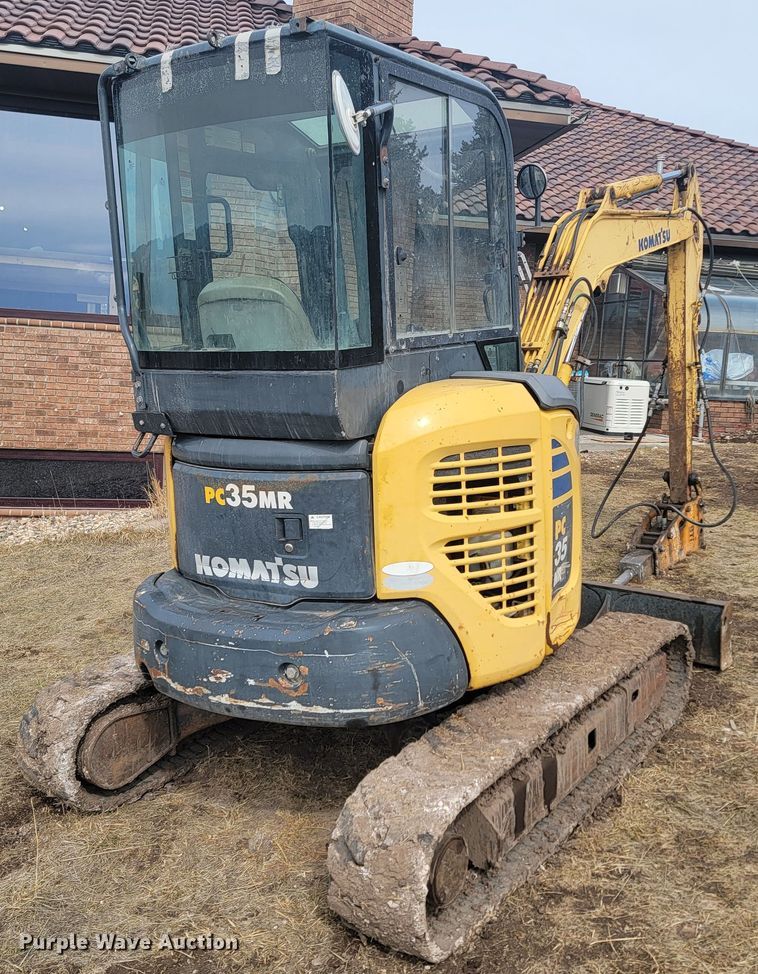 image for item LV9348 Komatsu PC35MR-2  mini excavator