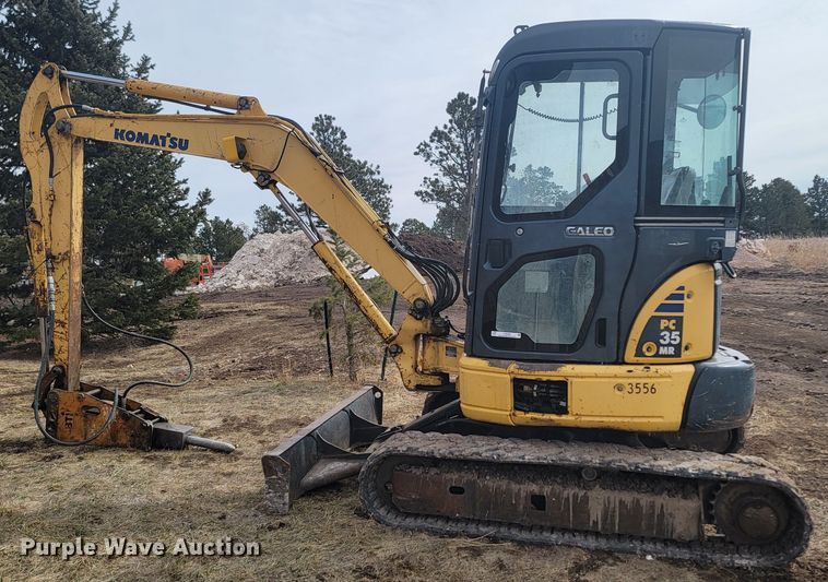 image for item LV9348 Komatsu PC35MR-2  mini excavator