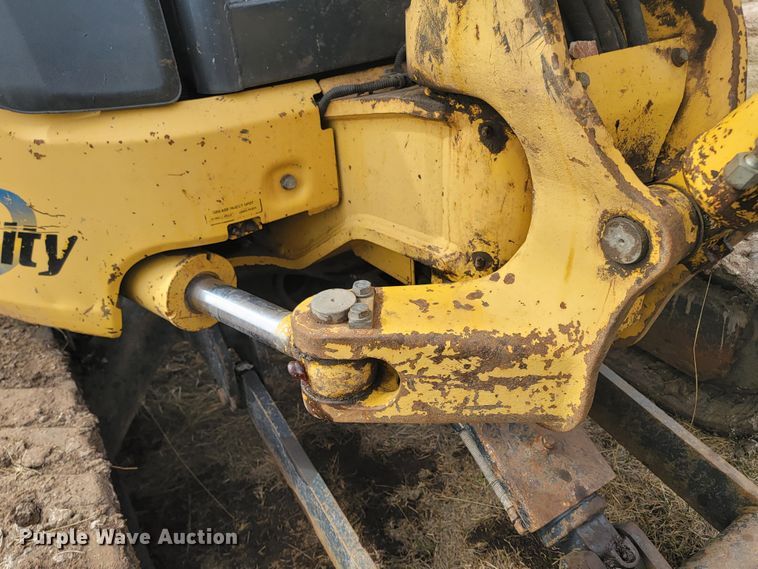 image for item LV9348 Komatsu PC35MR-2  mini excavator