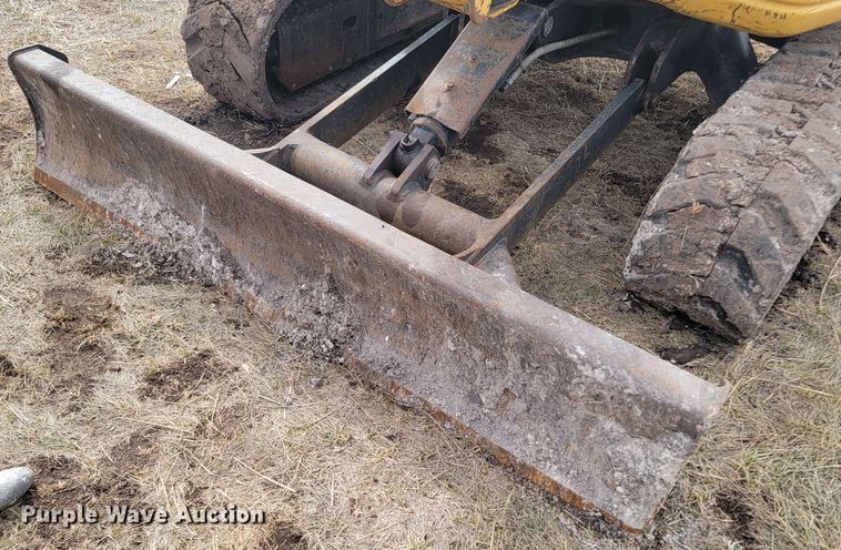 image for item LV9348 Komatsu PC35MR-2  mini excavator