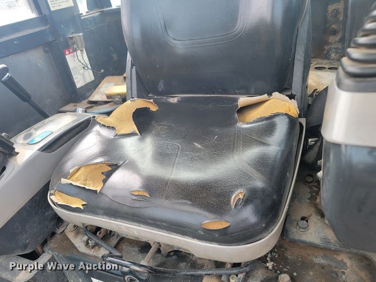 image for item LV9348 Komatsu PC35MR-2  mini excavator