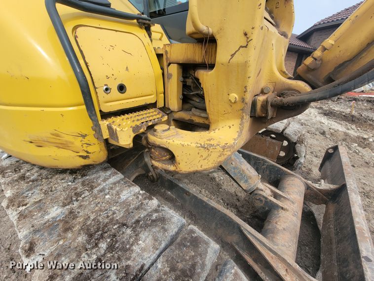image for item LV9349 Komatsu PC78MR-6  mini excavator
