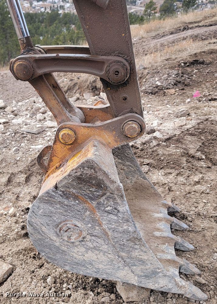 image for item LV9349 Komatsu PC78MR-6  mini excavator