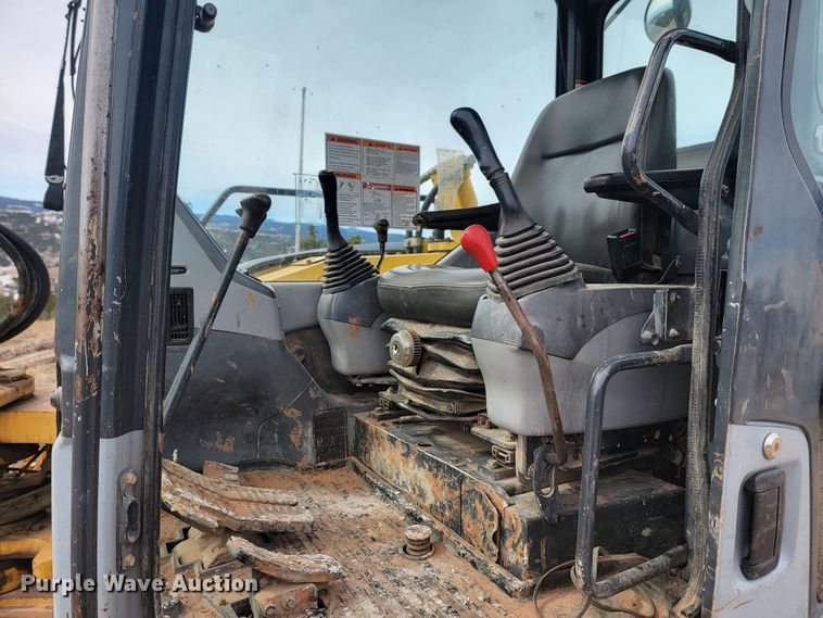 image for item LV9349 Komatsu PC78MR-6  mini excavator