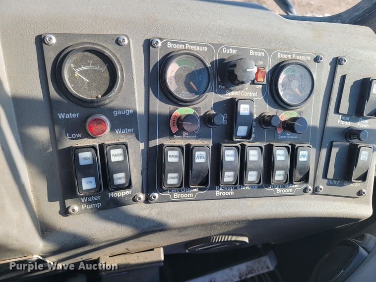 image for item LV9351 Allianz Johnston 3000  street sweeper