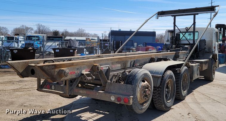 image for item LV9418 1993 Perterbilt 320  roll-off container truck