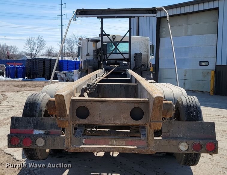 image for item LV9418 1993 Perterbilt 320  roll-off container truck