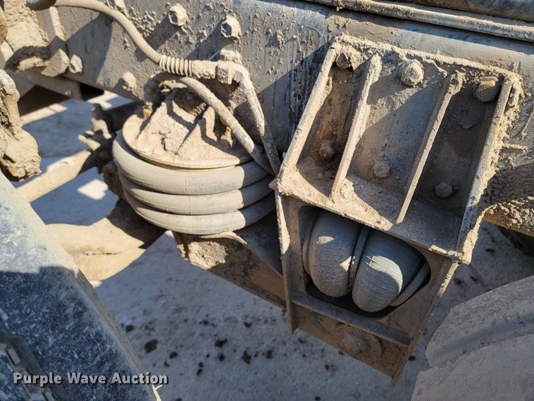 image for item LV9418 1993 Perterbilt 320  roll-off container truck