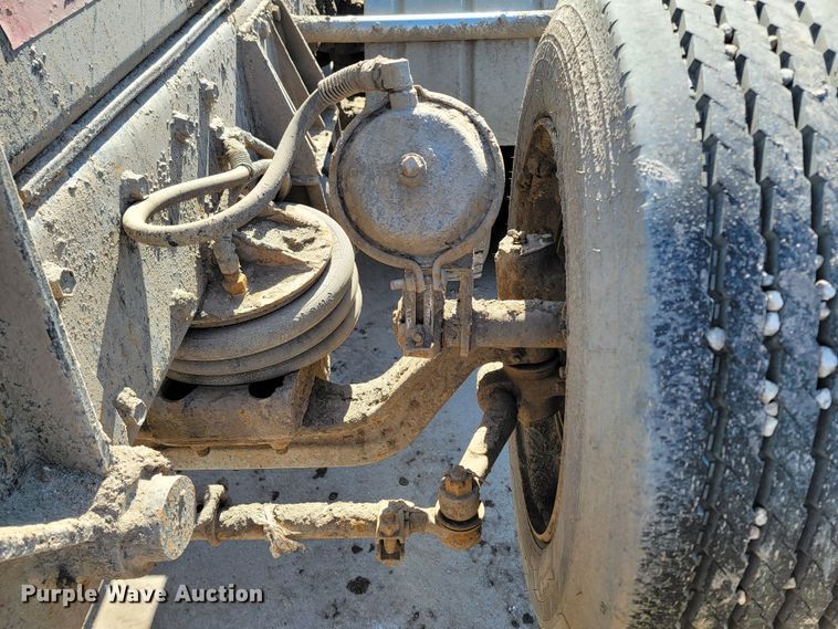 image for item LV9418 1993 Perterbilt 320  roll-off container truck