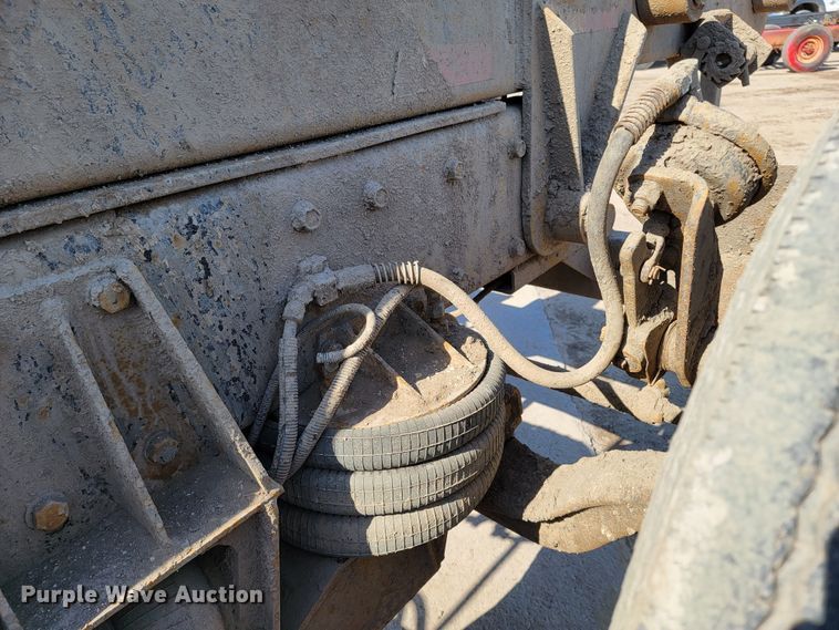 image for item LV9418 1993 Perterbilt 320  roll-off container truck