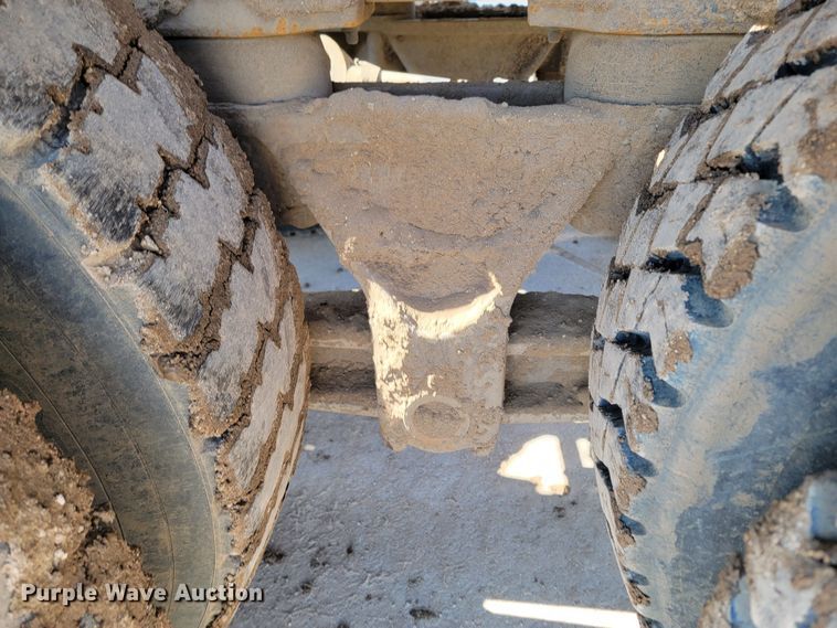 image for item LV9418 1993 Perterbilt 320  roll-off container truck