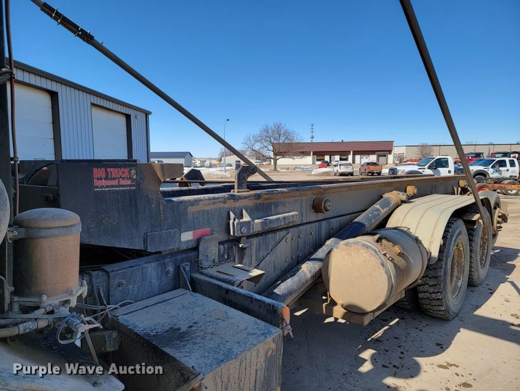 image for item LV9418 1993 Perterbilt 320  roll-off container truck