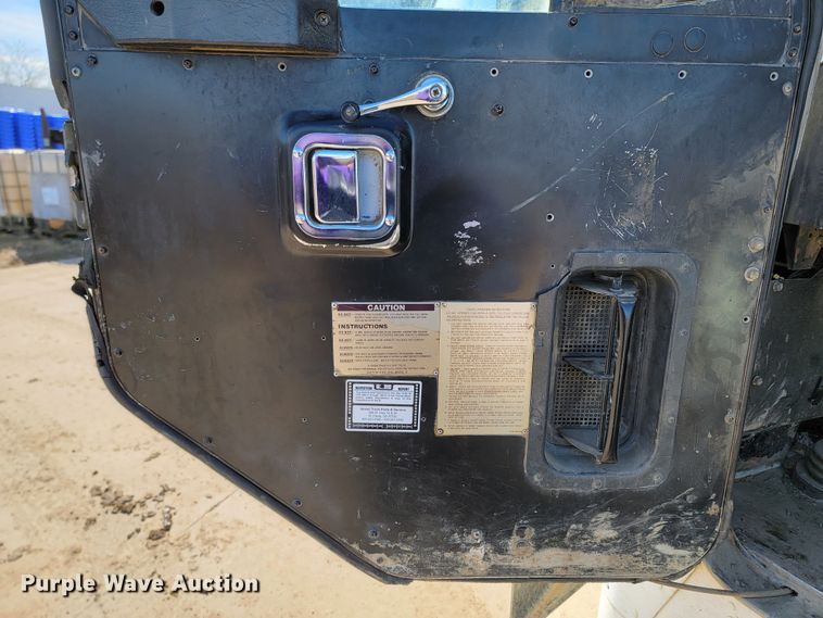 image for item LV9418 1993 Perterbilt 320  roll-off container truck