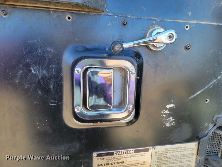 image for item LV9418 1993 Perterbilt 320  roll-off container truck