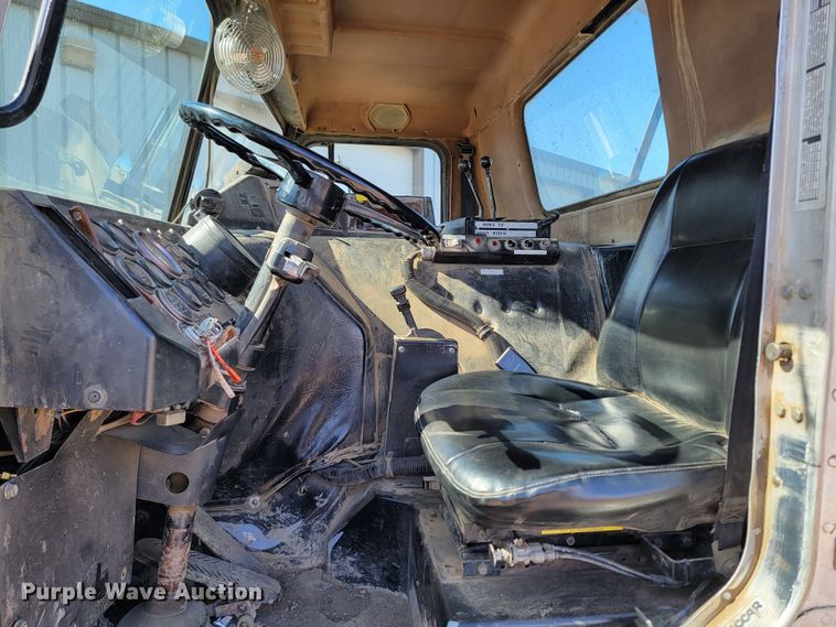 image for item LV9418 1993 Perterbilt 320  roll-off container truck