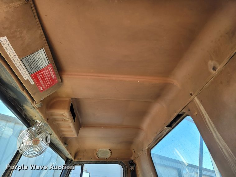 image for item LV9418 1993 Perterbilt 320  roll-off container truck