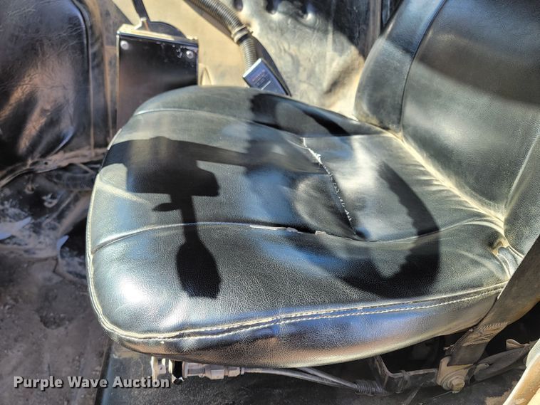 image for item LV9418 1993 Perterbilt 320  roll-off container truck