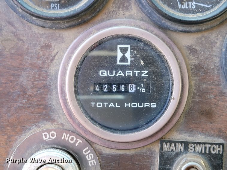 image for item LV9418 1993 Perterbilt 320  roll-off container truck