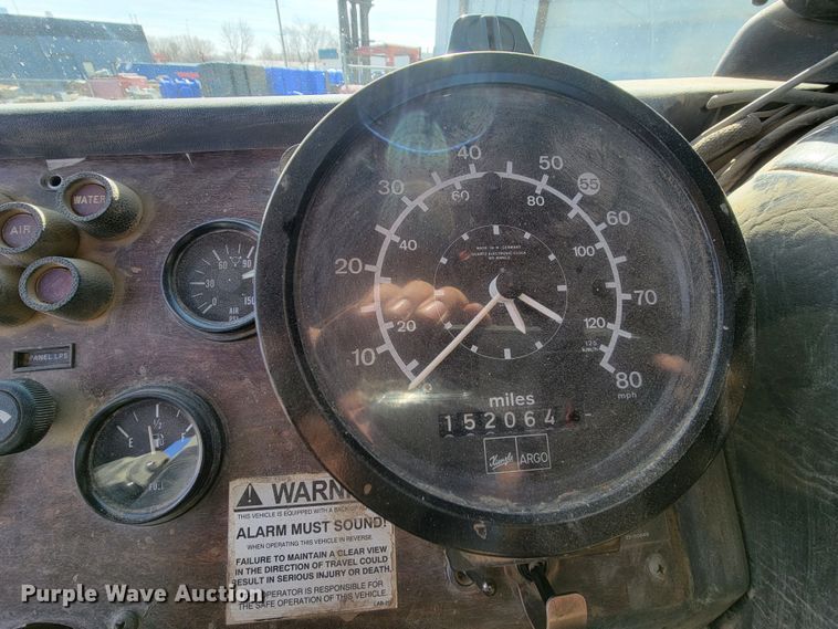 image for item LV9418 1993 Perterbilt 320  roll-off container truck