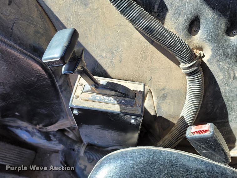 image for item LV9418 1993 Perterbilt 320  roll-off container truck