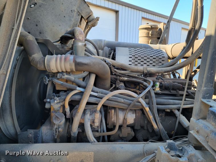 image for item LV9418 1993 Perterbilt 320  roll-off container truck