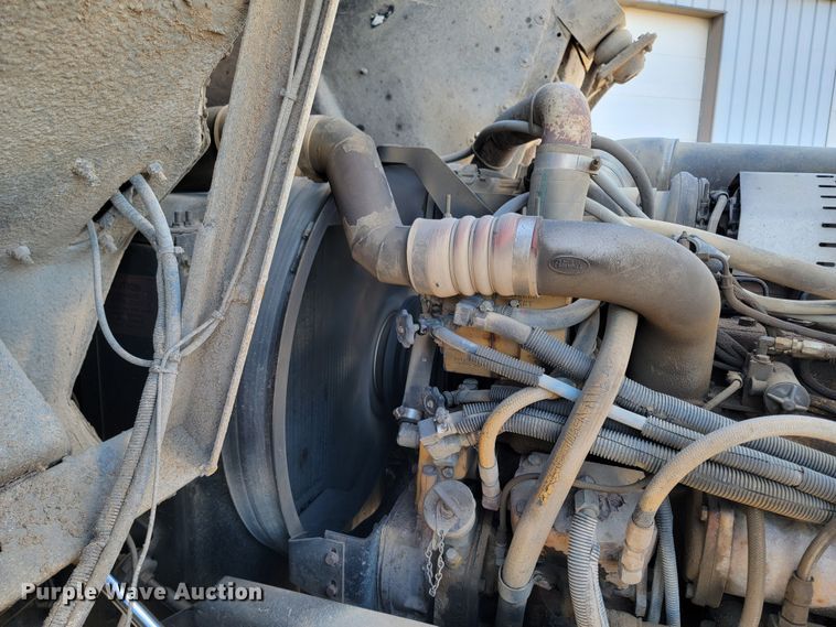 image for item LV9418 1993 Perterbilt 320  roll-off container truck