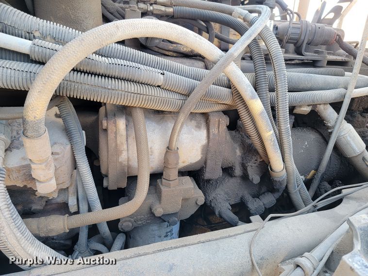 image for item LV9418 1993 Perterbilt 320  roll-off container truck