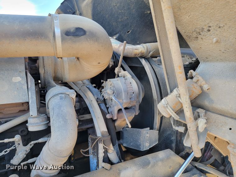 image for item LV9418 1993 Perterbilt 320  roll-off container truck