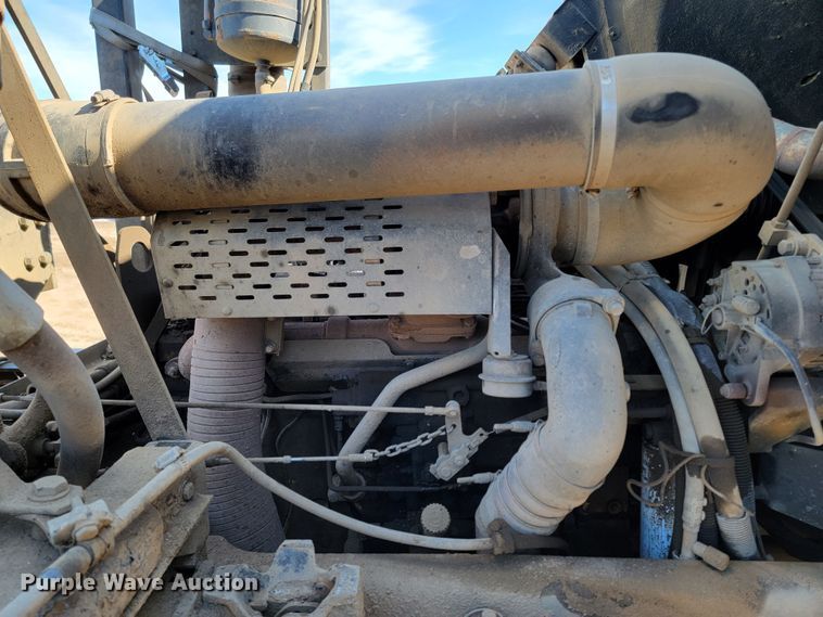 image for item LV9418 1993 Perterbilt 320  roll-off container truck