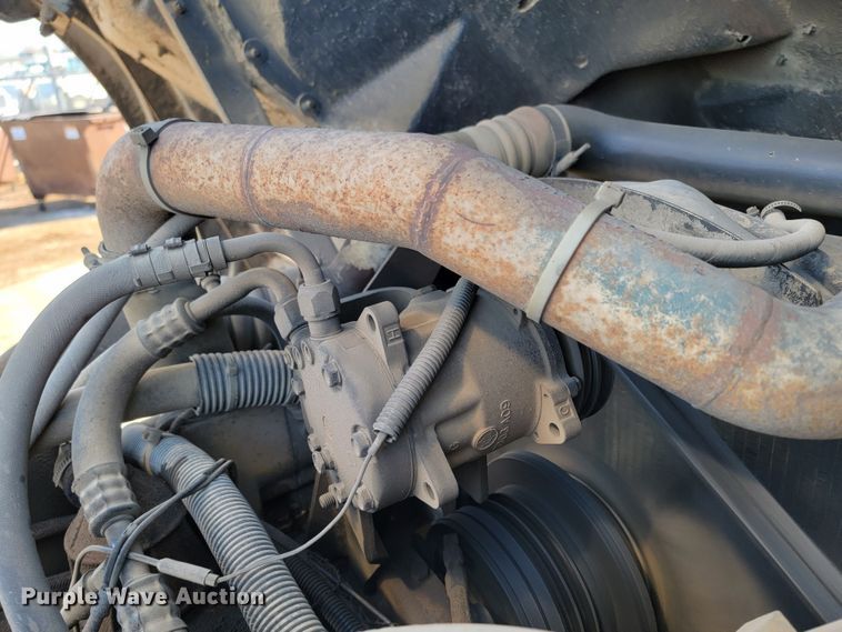 image for item LV9418 1993 Perterbilt 320  roll-off container truck