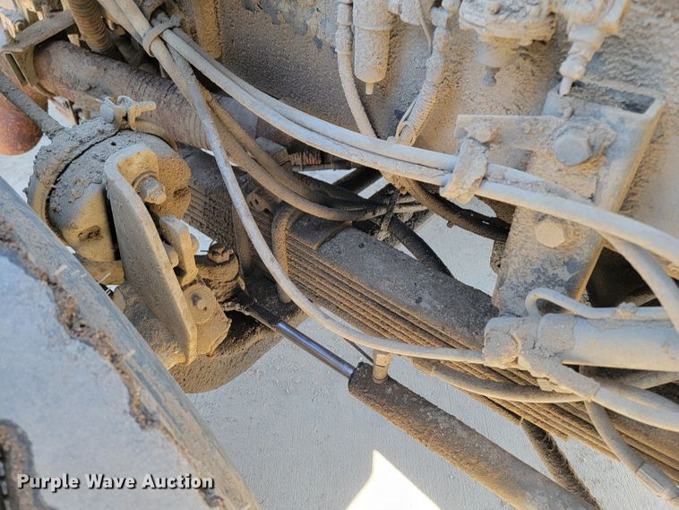 image for item LV9418 1993 Perterbilt 320  roll-off container truck