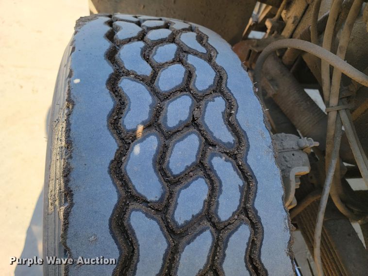 image for item LV9418 1993 Perterbilt 320  roll-off container truck