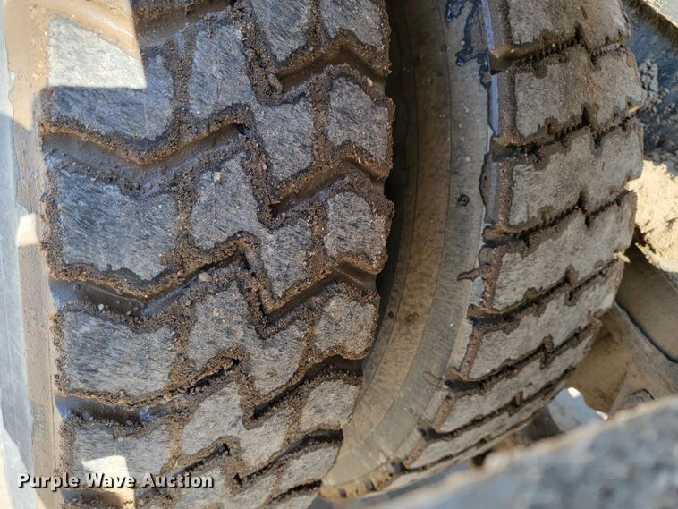 image for item LV9418 1993 Perterbilt 320  roll-off container truck