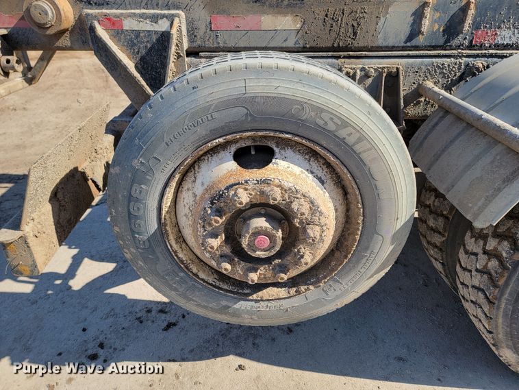 image for item LV9418 1993 Perterbilt 320  roll-off container truck