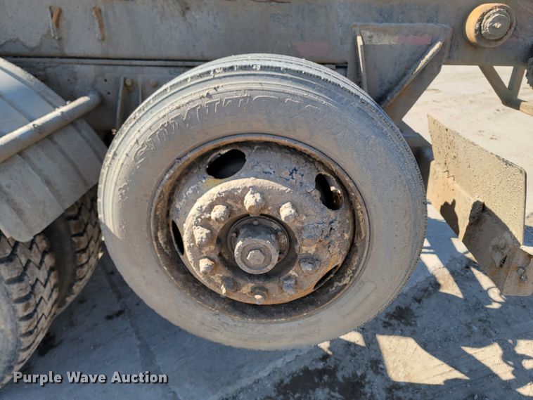 image for item LV9418 1993 Perterbilt 320  roll-off container truck