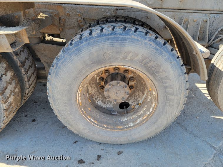 image for item LV9418 1993 Perterbilt 320  roll-off container truck