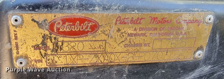 image for item LV9418 1993 Perterbilt 320  roll-off container truck