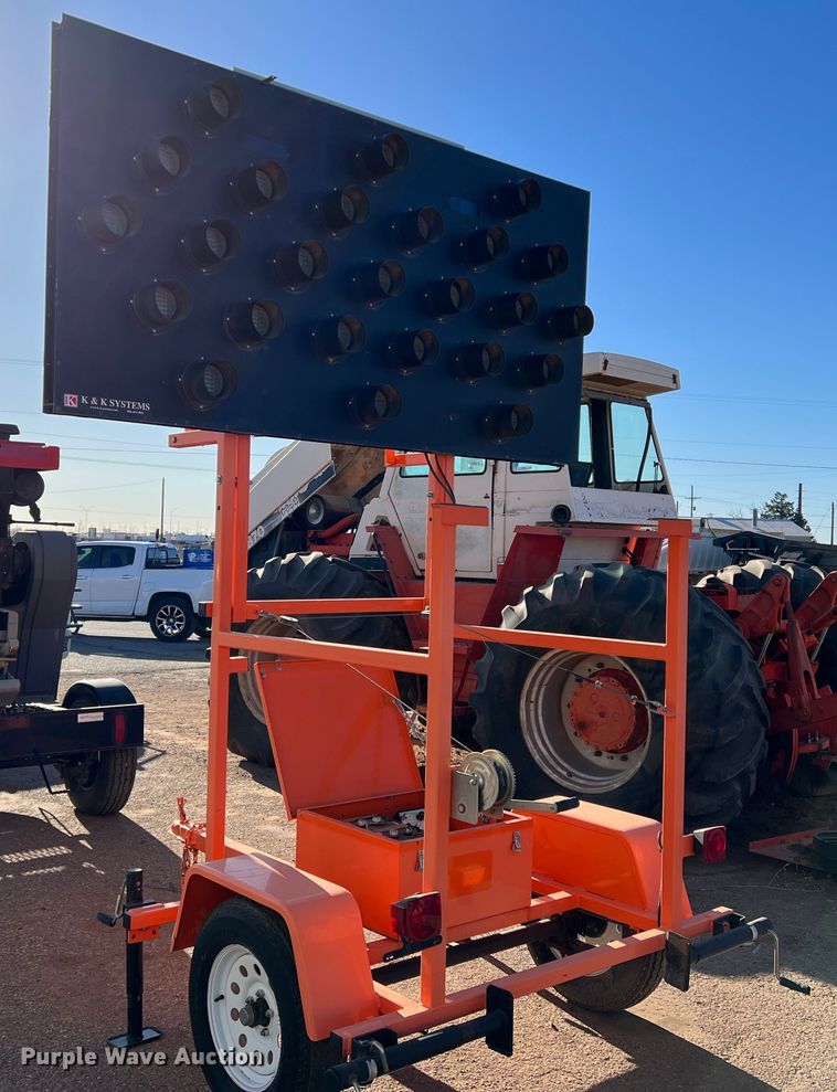 image for item LW9276 2008 K&K Systems  arrow board trailer