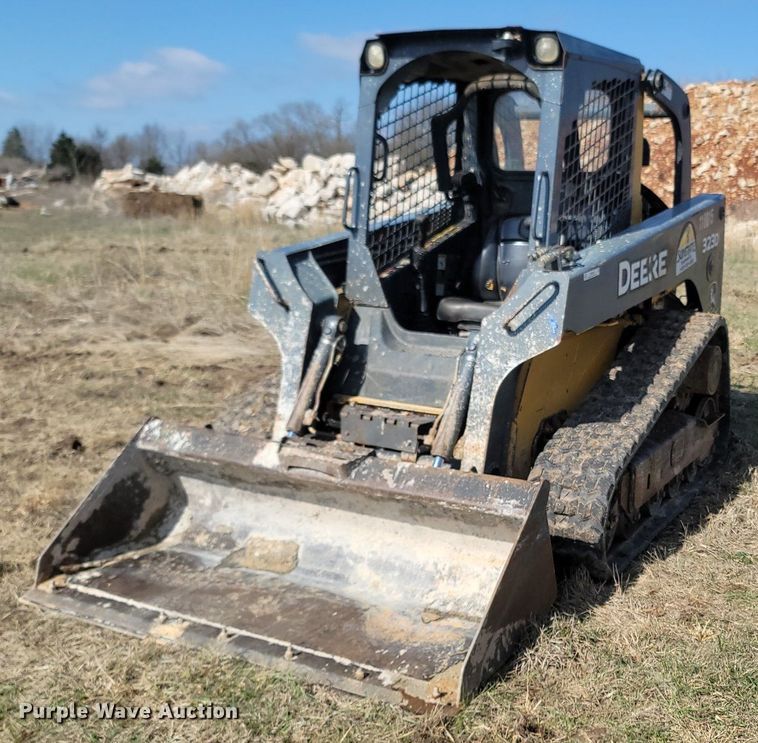 image for item MB9883 2013 John Deere 323D  tracked skid steer loader