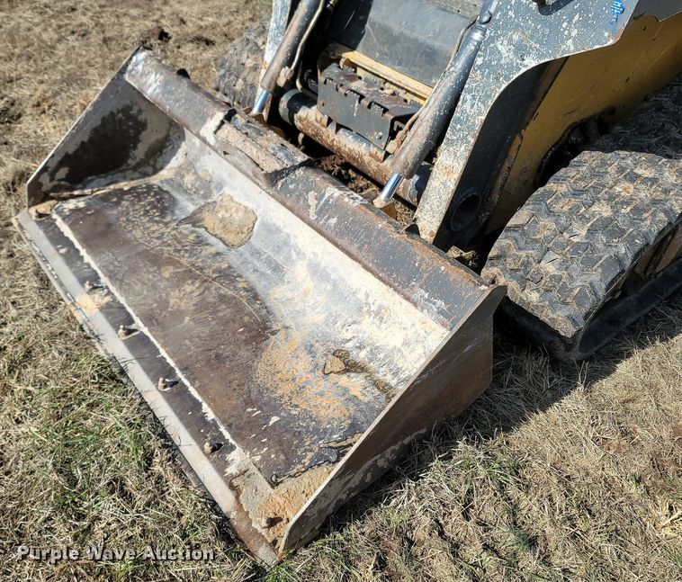 image for item MB9883 2013 John Deere 323D  tracked skid steer loader
