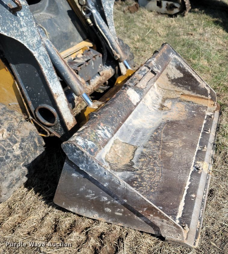 image for item MB9883 2013 John Deere 323D  tracked skid steer loader